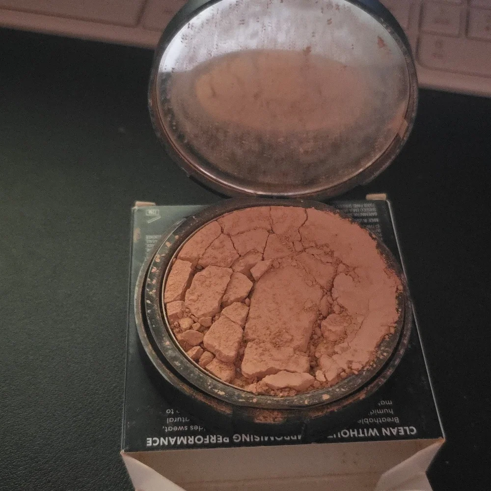 New bareMinerals Tan Foundation Compact Matte Finish